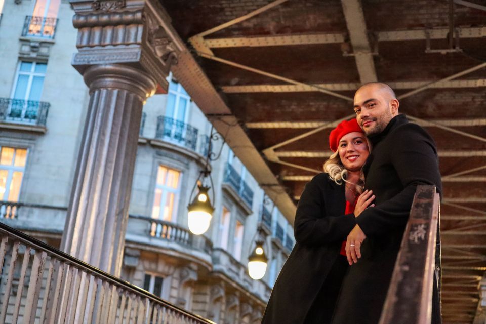 Sesión de fotos privada en París para parejas: Torre Eiffel y Louvre
