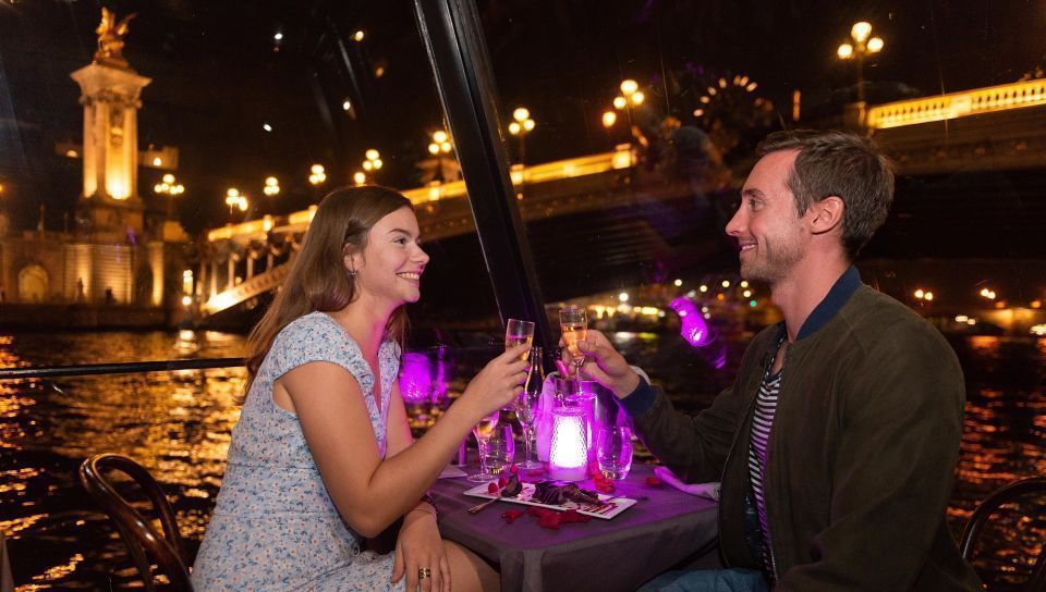 Plan romántico combinado en París: crucero por el Sena, Torre Eiffel y Moulin Rouge