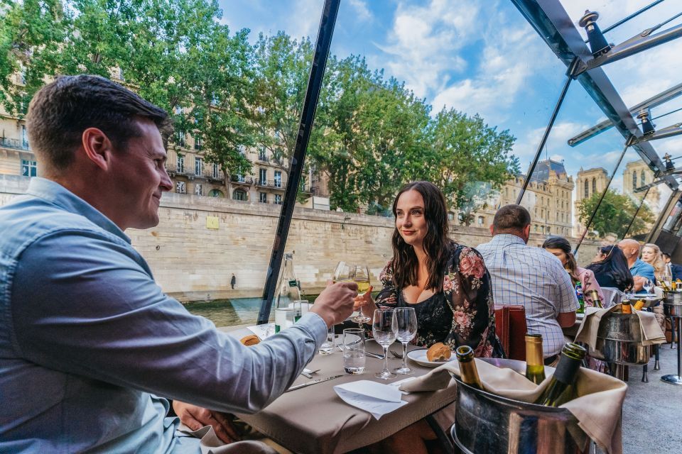 Crucero romántico por el Sena con cena en París