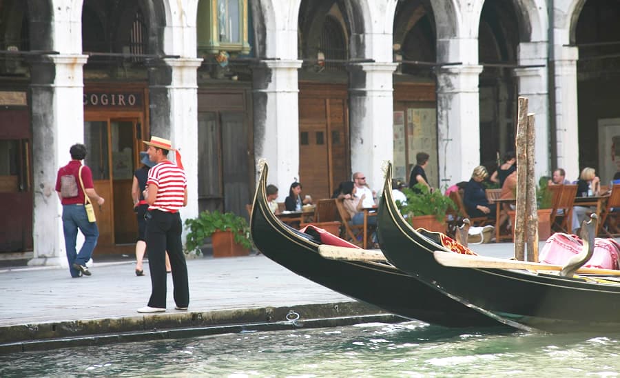 Escapada romántica a Venecia desde Roma: paseo en góndola y canales