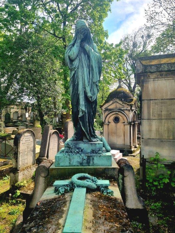 pere lachaise 31 Cementerio Père-Lachaise en París: paseo romántico y cultural entre esculturas